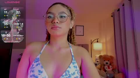 Snapshot of ximena_sotto1 chatting on 06-14-26, 02:24 camila online show from 06-14-26, 02:24