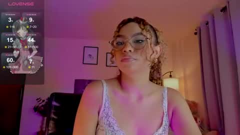 Snapshot of ximena_sotto1 chatting on 06-18-26, 08:57 camila online show from 06-18-26, 08:57