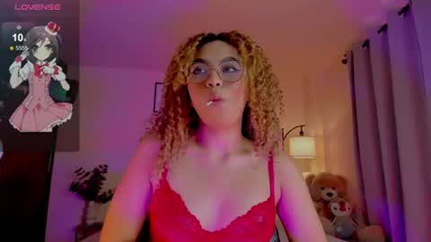 Snapshot of ximena_sotto1 chatting on 06-21-26, 07:05 camila online show from 06-21-26, 07:05