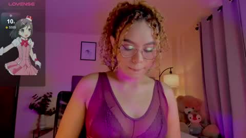 Snapshot of ximena_sotto1 chatting on 06-23-26, 08:18 camila online show from 06-23-26, 08:18
