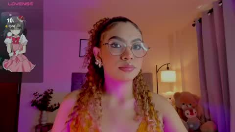 Snapshot of ximena_sotto1 chatting on 06-28-26, 06:03 camila online show from 06-28-26, 06:03