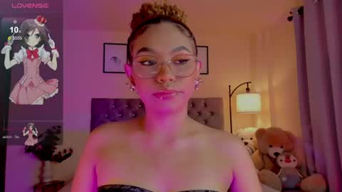 Snapshot of ximena_sotto1 chatting on 06-30-26, 09:05 camila online show from 06-30-26, 09:05