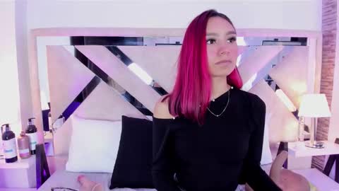 Snapshot of ximena_vasquez8 chatting on 03-08-26, 02:04 Xime online show from 03-08-26, 02:04