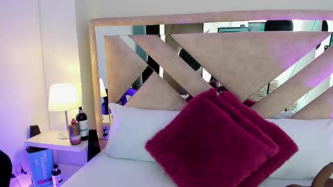 Snapshot of ximena_vasquez8 chatting on 03-21-26, 03:33 Xime online show from 03-21-26, 03:33