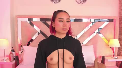 Snapshot of ximena_vasquez8 chatting on 03-28-26, 03:50 Xime online show from 03-28-26, 03:50