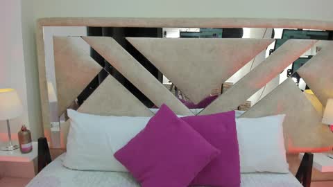 Snapshot of ximena_vasquez8 chatting on 03-31-26, 03:41 Xime online show from 03-31-26, 03:41