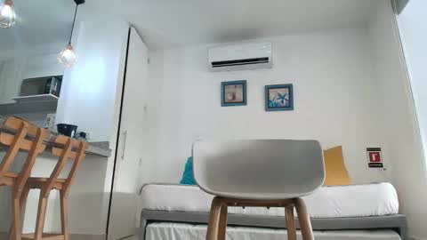 Snapshot of ximtia_xs chatting on 03-25-26, 12:00 ximtia online show from 03-25-26, 12:00