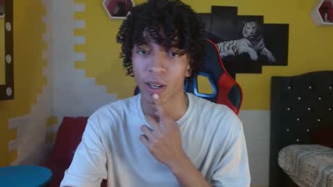 Snapshot of xion_ez chatting on 09-25-25, 10:35 xion_ez online show from 09-25-25, 10:35