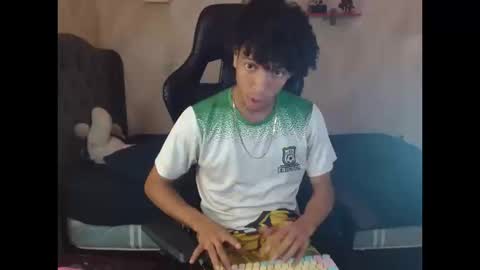 Snapshot of xion_ez chatting on 10-14-25, 10:21 xion_ez online show from 10-14-25, 10:21