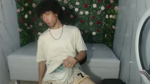 Snapshot of xion_ez chatting on 11-01-25, 08:00 xion_ez online show from 11-01-25, 08:00