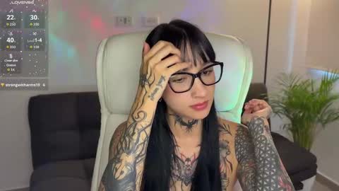 xisisxx online show from 10-17-25, 09:39