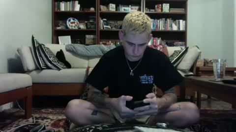 Snapshot of xjoey911x chatting on 10-15-25, 03:06 gio online show from 10-15-25, 03:06