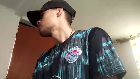 Snapshot of xkissmanx chatting on 02-14-26, 07:54 davide online show from 02-14-26, 07:54