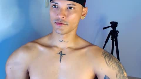 xlatin21 online show from 10-09-25, 06:00