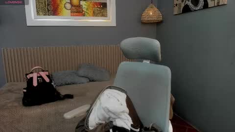 Snapshot of xlunna chatting on 10-04-25, 01:53 lunna online show from 10-04-25, 01:53