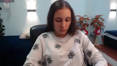 Snapshot of xlunna chatting on 10-18-25, 02:29 lunna online show from 10-18-25, 02:29