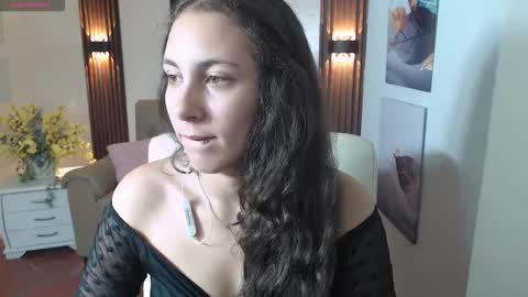 Snapshot of xlunna chatting on 10-24-25, 07:32 lunna online show from 10-24-25, 07:32