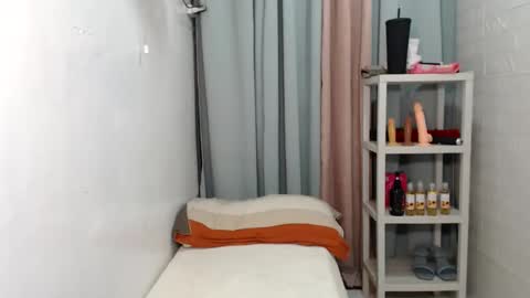 Snapshot of xmaxie_ chatting on 03-16-26, 06:01 Maxie online show from 03-16-26, 06:01