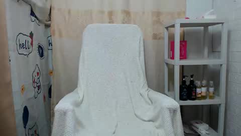 Snapshot of xmaxie_ chatting on 03-31-26, 10:43 Maxie online show from 03-31-26, 10:43