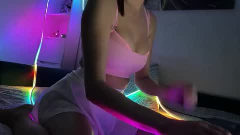 Snapshot of xmollylovex chatting on 12-15-25, 06:12 XMollyLoveX online show from 12-15-25, 06:12