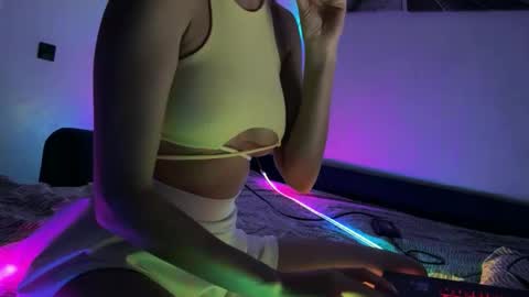 Snapshot of xmollylovex chatting on 03-11-26, 06:25 XMollyLoveX online show from 03-11-26, 06:25