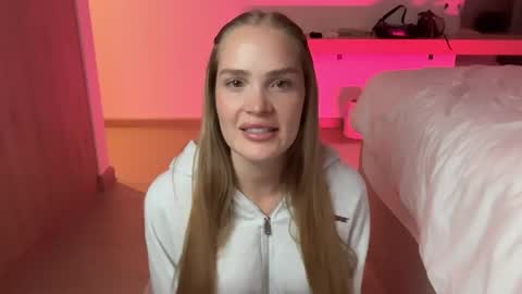 Snapshot of xo_madeline chatting on 05-11-26, 02:06 madeline online show from 05-11-26, 02:06