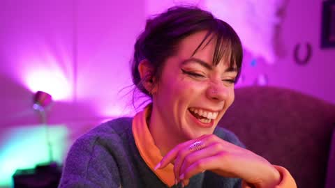 Bella Bondai online show from 12-30-24, 12:20