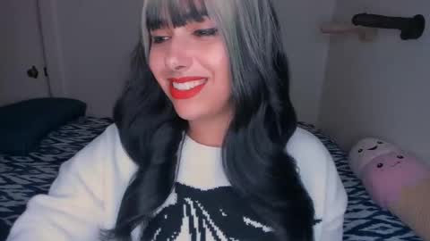 Snapshot of xocurvyrae chatting on 01-27-25, 05:58 Rae online show from 01-27-25, 05:58