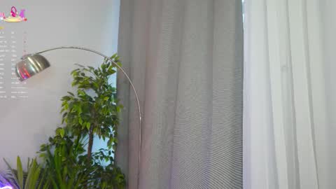 Snapshot of xohanna chatting on 10-16-25, 06:58 Milana online show from 10-16-25, 06:58