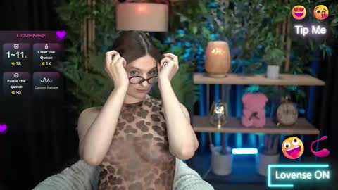 Snapshot of xoxo_molly chatting on 10-11-25, 09:13 xoxo_molly online show from 10-11-25, 09:13