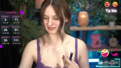 Snapshot of xoxo_molly chatting on 10-21-25, 07:47 xoxo_molly online show from 10-21-25, 07:47