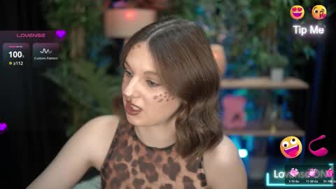 Snapshot of xoxo_molly chatting on 10-31-25, 08:10 xoxo_molly online show from 10-31-25, 08:10