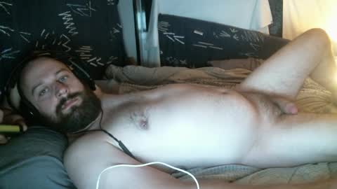 Snapshot of xredchestedx chatting on 01-12-25, 09:19 Red online show from 01-12-25, 09:19