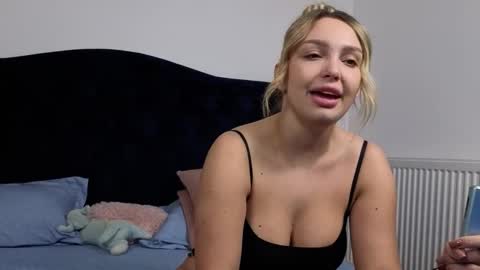 AnnaMaee online show from 11-10-25, 10:09