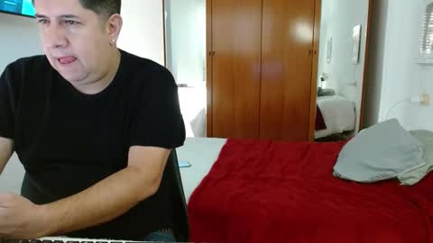 Snapshot of xthiagoxevax chatting on 10-27-25, 08:40 thiagoeva online show from 10-27-25, 08:40