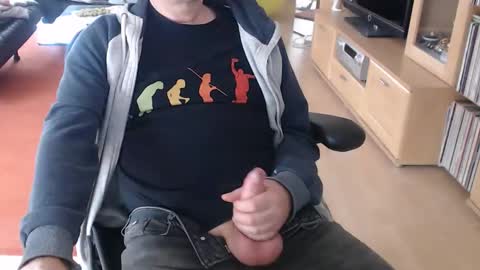 Snapshot of xtommix69 chatting on 10-23-25, 12:04 xtommix69 online show from 10-23-25, 12:04