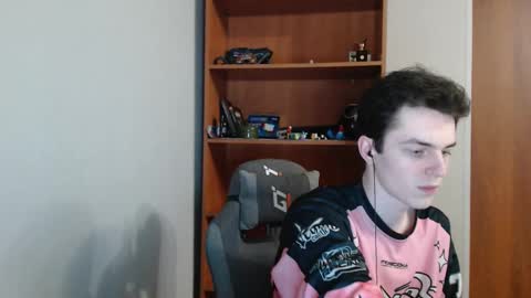 Snapshot of xtraqqq chatting on 10-06-25, 09:23 traqqq online show from 10-06-25, 09:23