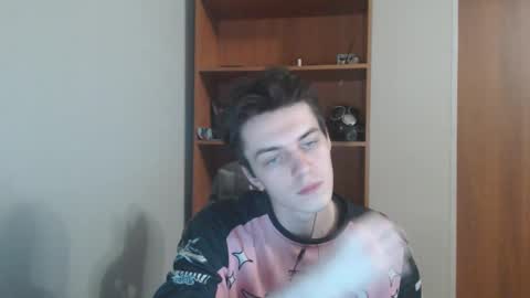 Snapshot of xtraqqq chatting on 10-15-25, 09:26 traqqq online show from 10-15-25, 09:26