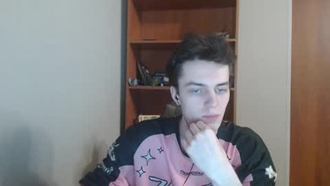 Snapshot of xtraqqq chatting on 10-30-25, 08:31 traqqq online show from 10-30-25, 08:31