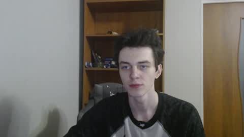 Snapshot of xtraqqq chatting on 11-17-25, 08:25 traqqq online show from 11-17-25, 08:25