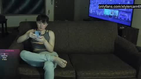 Snapshot of xtylercam69 chatting on 05-04-26, 01:34 xtylercam69 online show from 05-04-26, 01:34