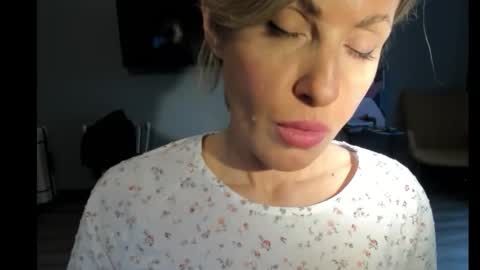 xvaleriax0 online show from 09-14-25, 12:48