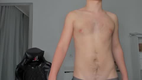 Snapshot of xx_raul_xx_ chatting on 02-15-26, 09:22 raul online show from 02-15-26, 09:22