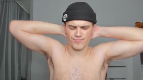 Snapshot of xx_raul_xx_ chatting on 02-22-26, 03:40 raul online show from 02-22-26, 03:40