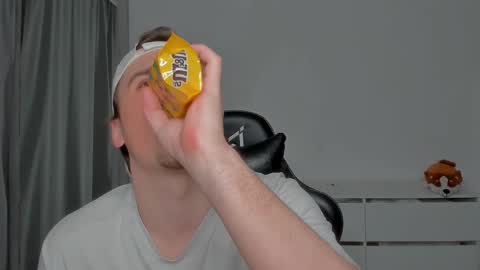 Snapshot of xx_raul_xx_ chatting on 03-06-26, 11:56 raul online show from 03-06-26, 11:56