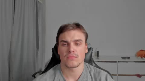 Snapshot of xx_raul_xx_ chatting on 03-08-26, 02:04 raul online show from 03-08-26, 02:04