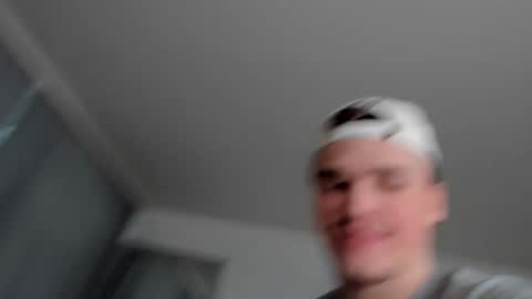 Snapshot of xx_raul_xx_ chatting on 03-10-26, 12:10 raul online show from 03-10-26, 12:10