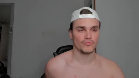 Snapshot of xx_raul_xx_ chatting on 03-22-26, 07:06 raul online show from 03-22-26, 07:06