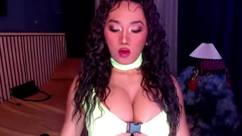 Snapshot of xxcinddyxx chatting on 11-25-25, 10:15 cinddy online show from 11-25-25, 10:15