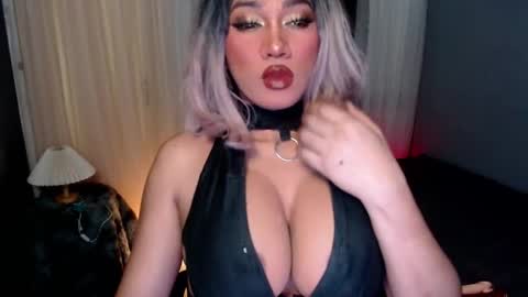Snapshot of xxcinddyxx chatting on 12-15-25, 05:44 cinddy online show from 12-15-25, 05:44